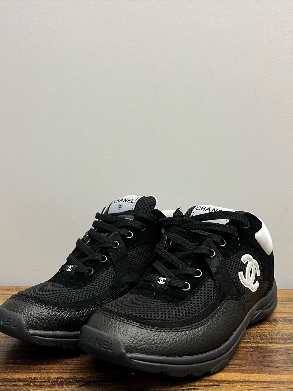 CHANEL Black and White CC Logo Low-Top Sneaker - Picture 4 of 6